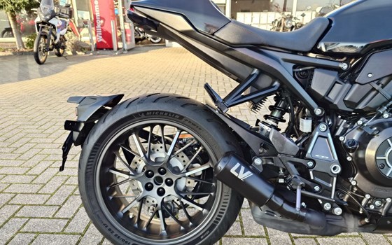 Gebrauchtmotorrad Honda CB1000R Black Edition - Bild 3