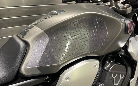 Gebrauchtmotorrad Honda CB 1000 R - Bild 8