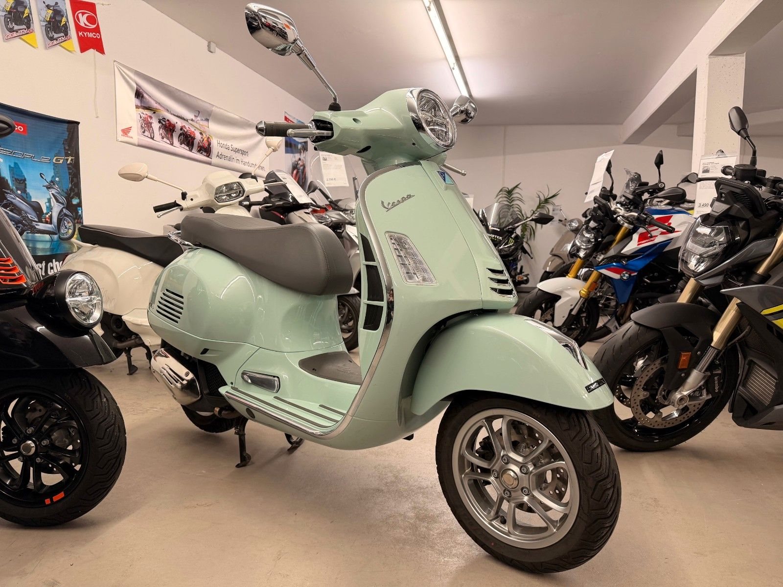 Vespa GTS 125