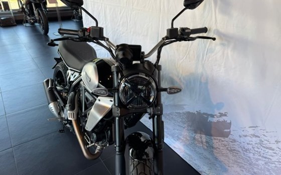 Gebrauchtmotorrad Ducati Scrambler Icon Dark - Bild 4