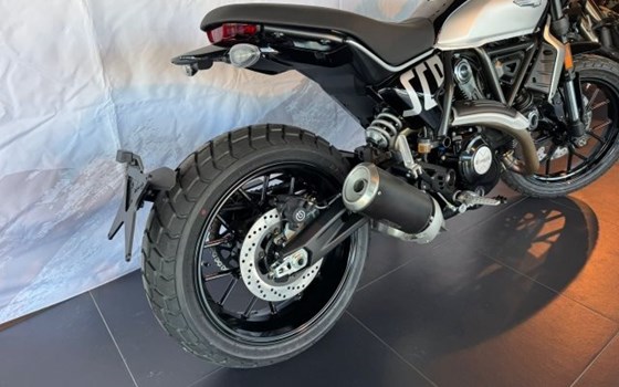 Gebrauchtmotorrad Ducati Scrambler Icon Dark - Bild 6