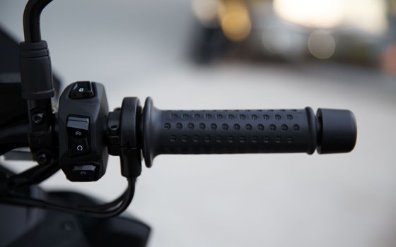 Gebrauchtmotorrad Aprilia SR GT 125 - Bild 2