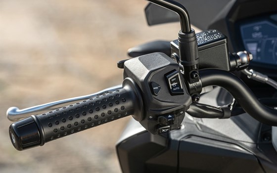 Gebrauchtmotorrad Aprilia SR GT 125 - Bild 19