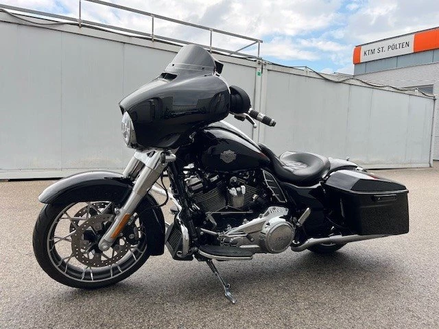Harley-Davidson Touring Street Glide Special FLHXS (Vivid Black/Chrome Finish) - Bild 10