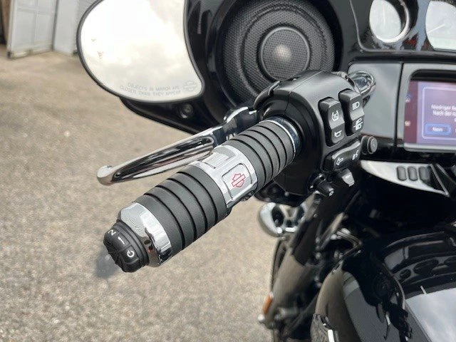 Harley-Davidson Touring Street Glide Special FLHXS (Vivid Black/Chrome Finish) - Bild 12