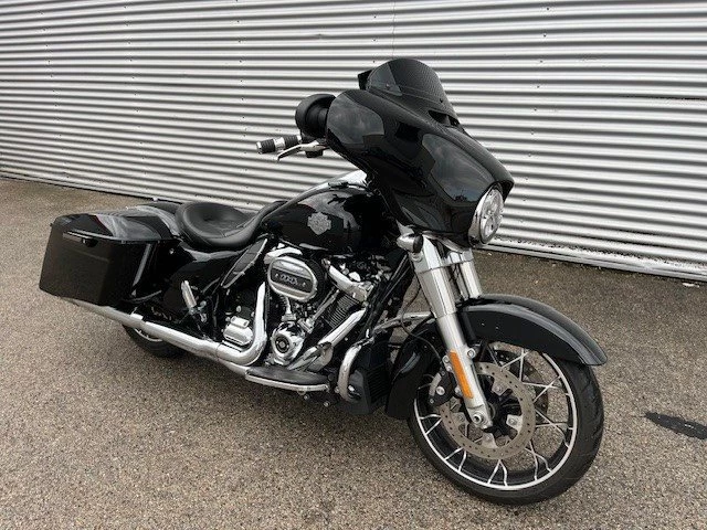 Harley-Davidson Touring Street Glide Special FLHXS (Vivid Black/Chrome Finish) - Bild 3