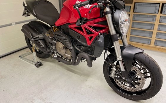 Gebrauchtmotorrad Ducati Monster 821 Stripe - Bild 3