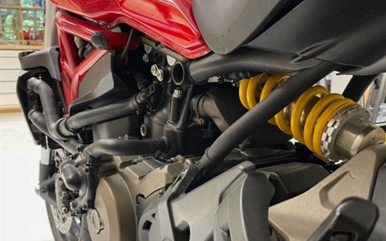 Gebrauchtmotorrad Ducati Monster 821 Stripe - Bild 4