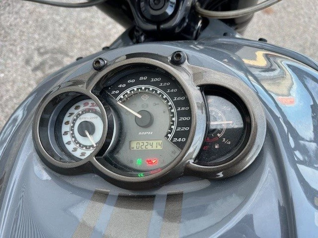 Harley-Davidson V-Rod Muscle VRSCF (Gunship Gray Sonderlackierung) - Bild 15