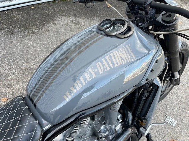 Harley-Davidson V-Rod Muscle VRSCF (Gunship Gray Sonderlackierung) - Bild 5