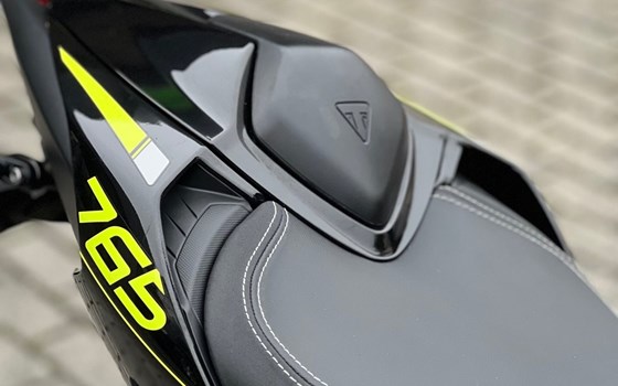 Gebrauchtmotorrad Triumph Street Triple 765 RS - Bild 10