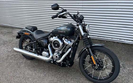 Gebrauchtmotorrad Harley-Davidson Softail Street Bob FXBB - Bild 4