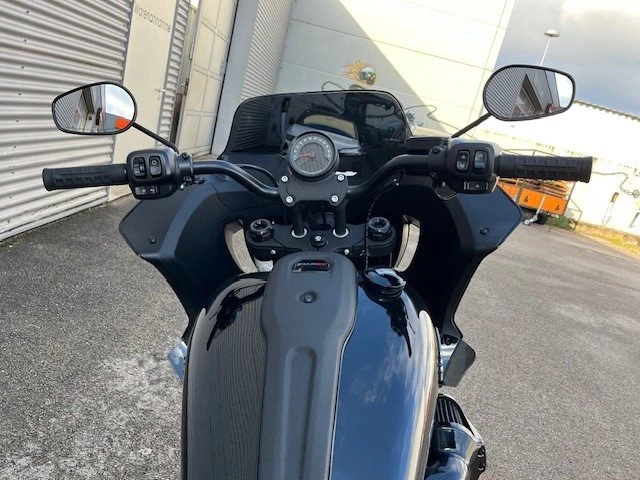 Harley-Davidson Softail Low Rider ST (Midnight Firestorm/Black Finish) - Bild 12