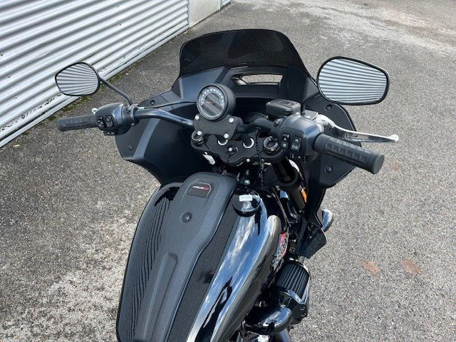 Harley-Davidson Softail Low Rider ST (Midnight Firestorm/Black Finish) - Bild 5