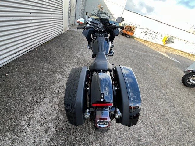 Harley-Davidson Softail Low Rider ST (Midnight Firestorm/Black Finish) - Bild 8