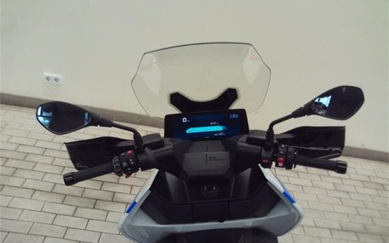 Gebrauchtmotorrad BMW CE 04 - Bild 9