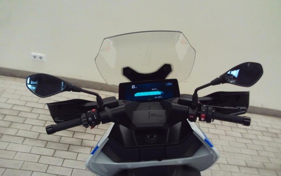 Gebrauchtmotorrad BMW CE 04 - Bild 9