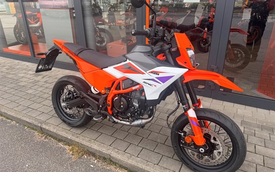 Neufahrzeug KTM 390 SMC R - Bild 1