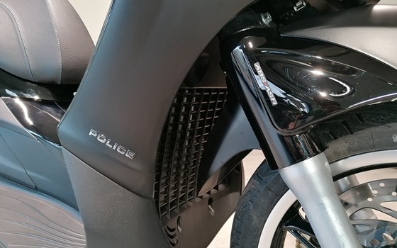 Gebrauchtmotorrad Piaggio Beverly 350ie Police ABS/ASR - Bild 3