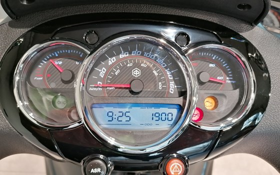 Gebrauchtmotorrad Piaggio Beverly 350ie Police ABS/ASR - Bild 5