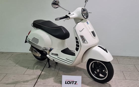 Gebrauchtmotorrad Vespa GTS 300 Super - Bild 1