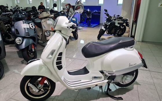 Gebrauchtmotorrad Vespa GTS 300 Super - Bild 3