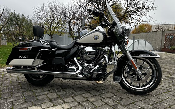 Gebrauchtmotorrad Harley-Davidson Road King Police FLHP - Bild 1