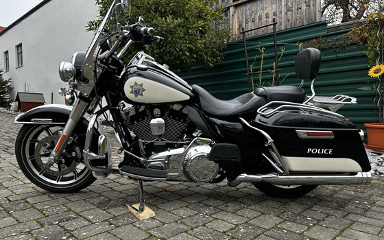 Gebrauchtmotorrad Harley-Davidson Road King Police FLHP - Bild 2