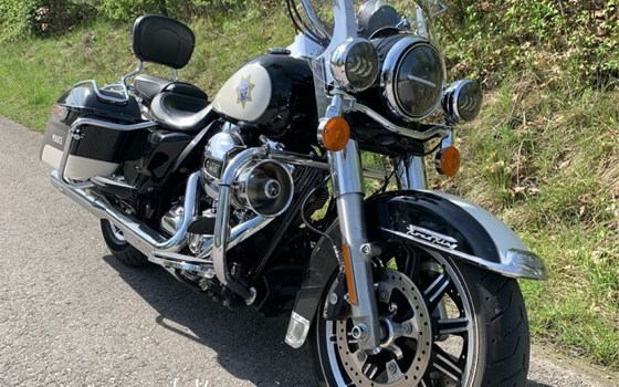 Gebrauchtmotorrad Harley-Davidson Road King Police FLHP - Bild 1