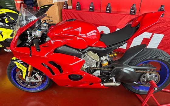 Gebrauchtmotorrad Ducati Panigale V4 S - Bild 1