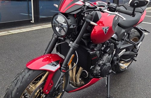 Neumotorrad Triumph Trident 800