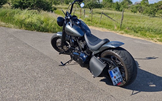 Gebrauchtmotorrad Harley-Davidson Softail Slim FLS - Bild 2