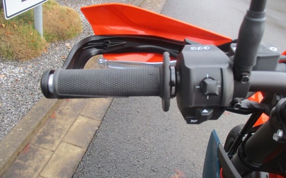 Neufahrzeug KTM 690 SMC R - Bild 10