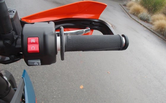 Neufahrzeug KTM 690 SMC R - Bild 11