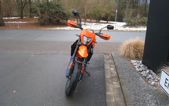 Neufahrzeug KTM 690 SMC R - Bild 4