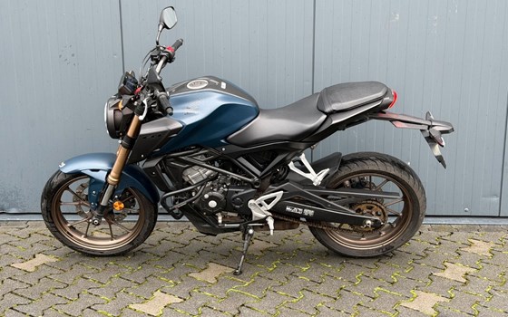 Gebrauchtmotorrad Honda CB125R - Bild 5