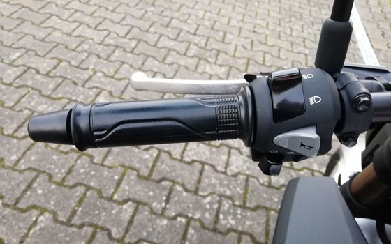 Gebrauchtmotorrad Honda CB125R - Bild 11