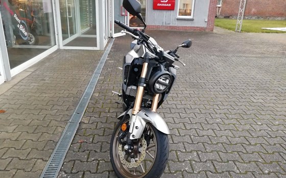 Gebrauchtmotorrad Honda CB125R - Bild 3