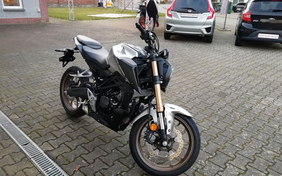 Gebrauchtmotorrad Honda CB125R - Bild 4