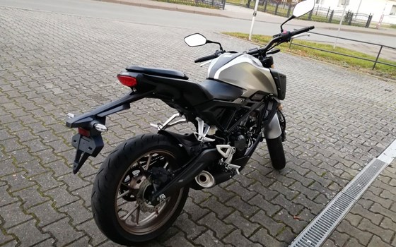 Gebrauchtmotorrad Honda CB125R - Bild 6
