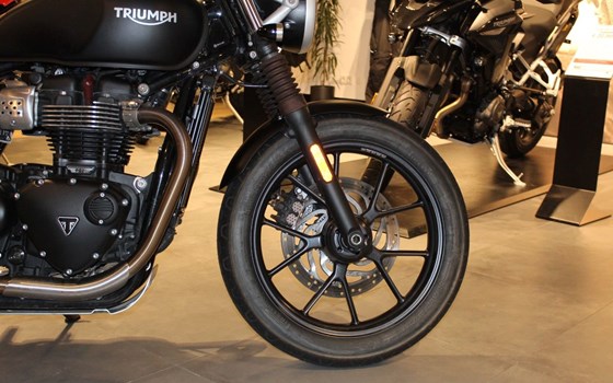 Gebrauchtmotorrad Triumph Street Twin - Bild 6