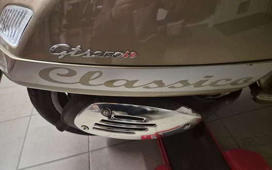 Gebrauchtmotorrad Vespa GTS 250 i.e. - Bild 1