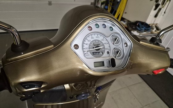 Gebrauchtmotorrad Vespa GTS 250 i.e. - Bild 4