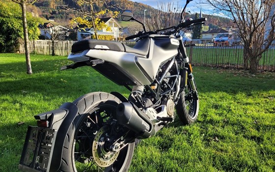 Gebrauchtmotorrad Husqvarna Svartpilen 125 - Bild 3