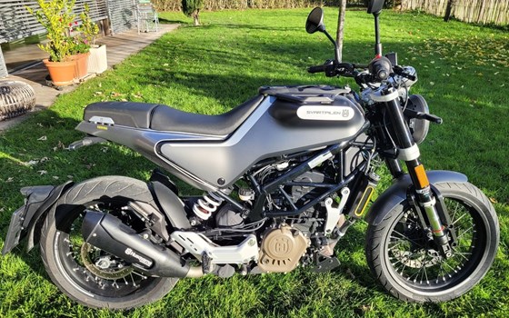 Gebrauchtmotorrad Husqvarna Svartpilen 125 - Bild 5