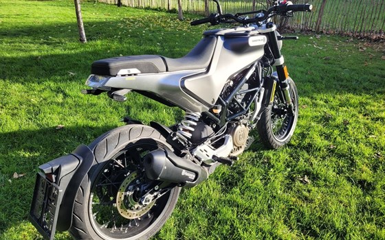 Gebrauchtmotorrad Husqvarna Svartpilen 125 - Bild 6