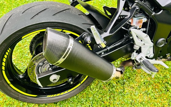 Gebrauchtmotorrad Suzuki GSR 750 - Bild 11