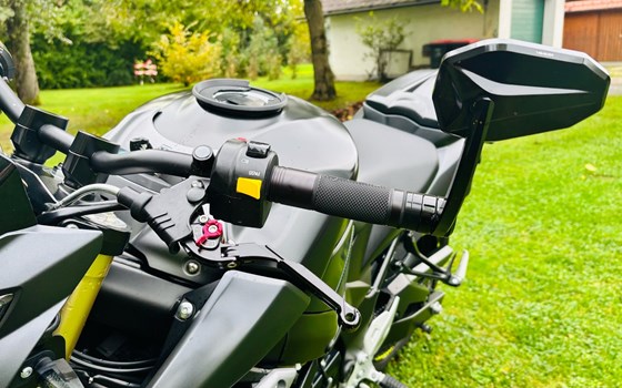 Gebrauchtmotorrad Suzuki GSR 750 - Bild 1