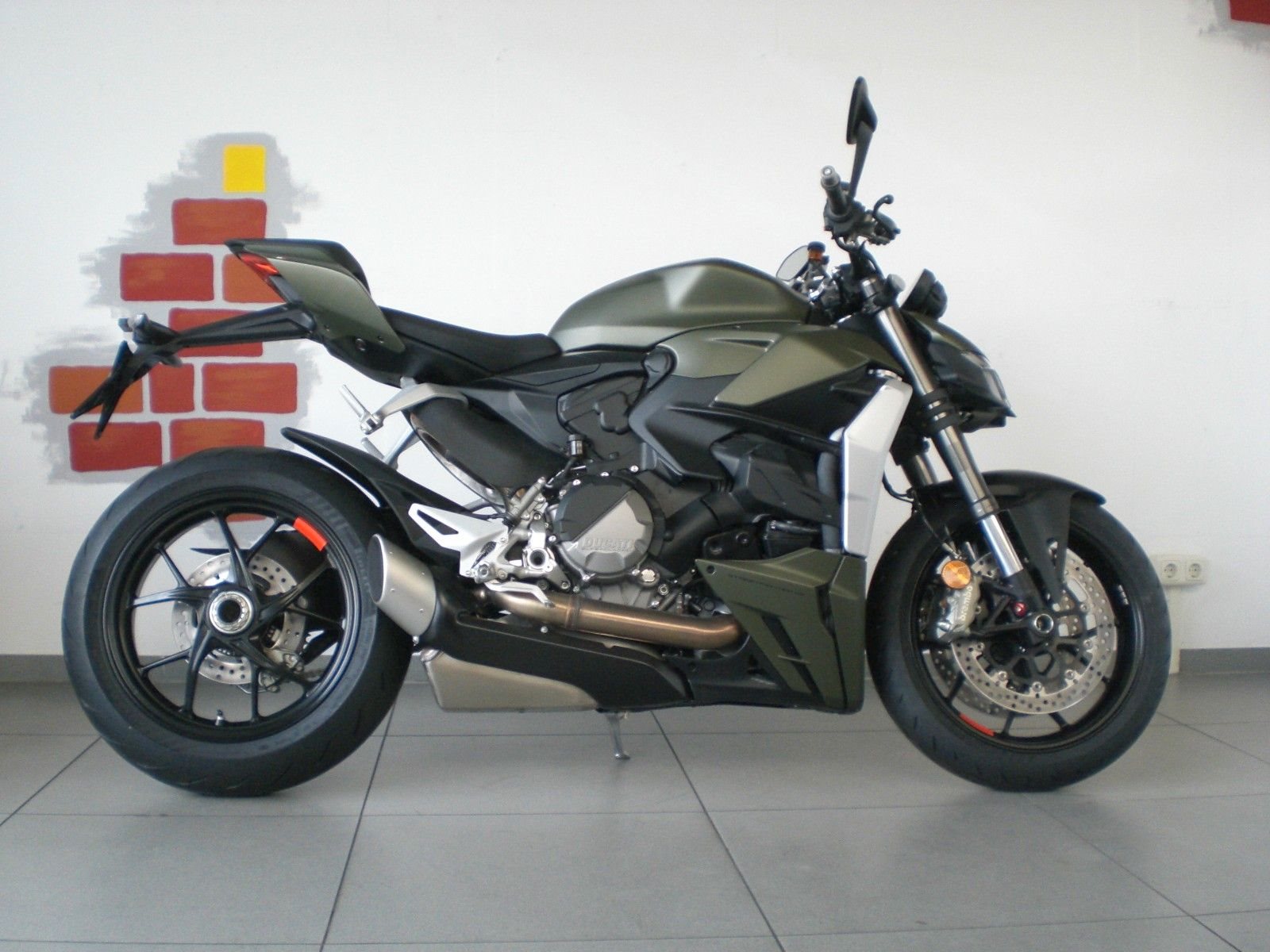 Ducati Streetfighter V2<br />Storm Green