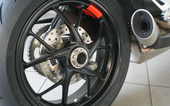 Neufahrzeug Ducati Streetfighter V2 - Bild 6